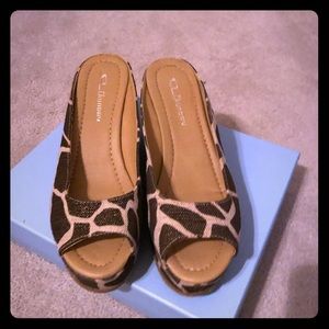 New CL by Laundry Giraffe Print Wedge